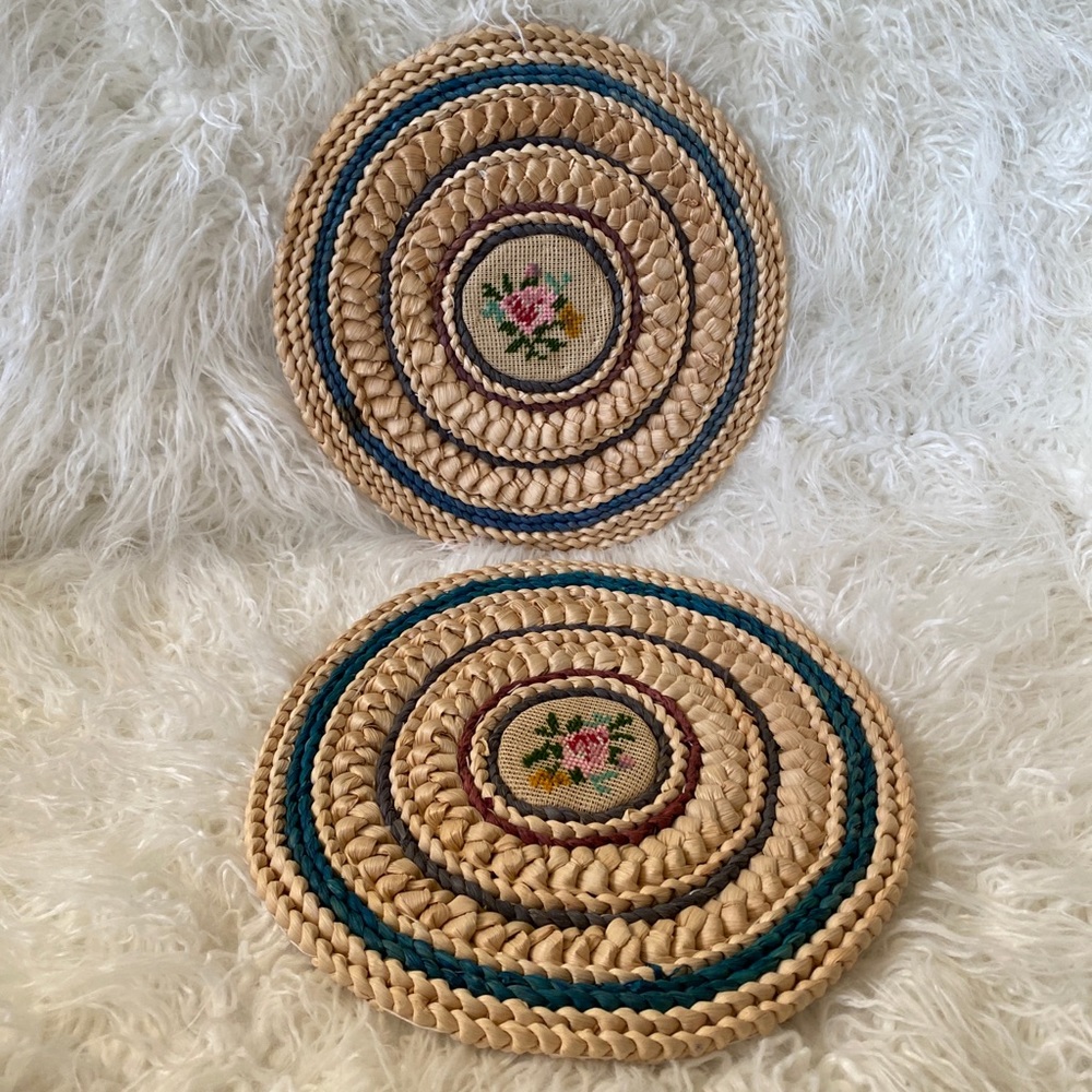 2 pair of weave placemats